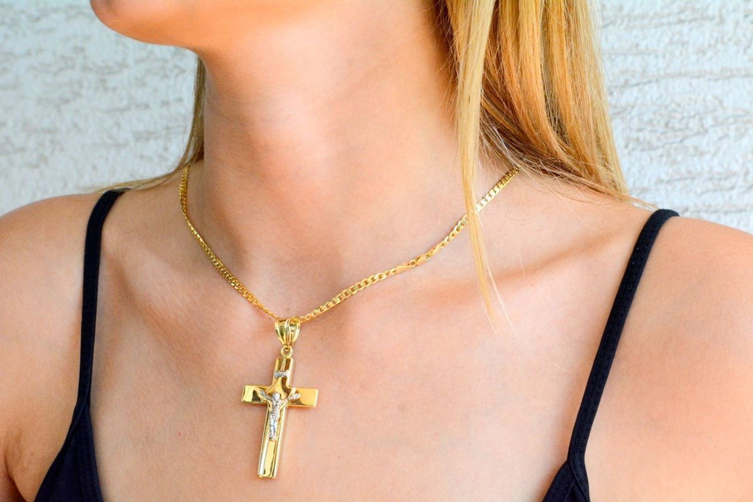 Duży złoty krzyż z Jezusem na krzyżu zawieszka z wizerunkiem Jezusa ZA 4799A 585. Złoty krzyżyk 585. Złoty krzyżyk zawieszka do łańcuszka. Złota zawieszka krzyżyk. 1.jpg